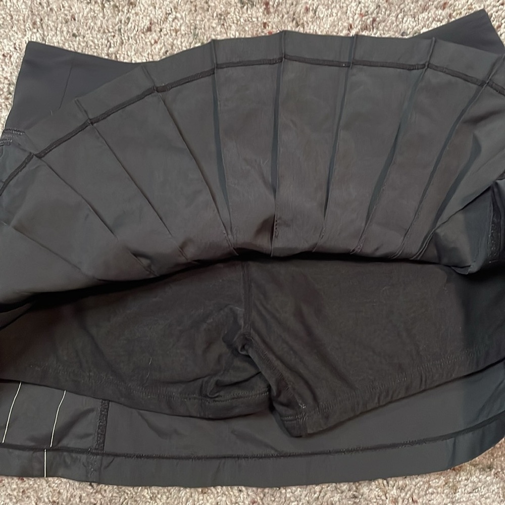 Lululemon Black‎ Striped Nylon Blend Pleated Back Skort Shorts Size 4 - Picture 5 of 6